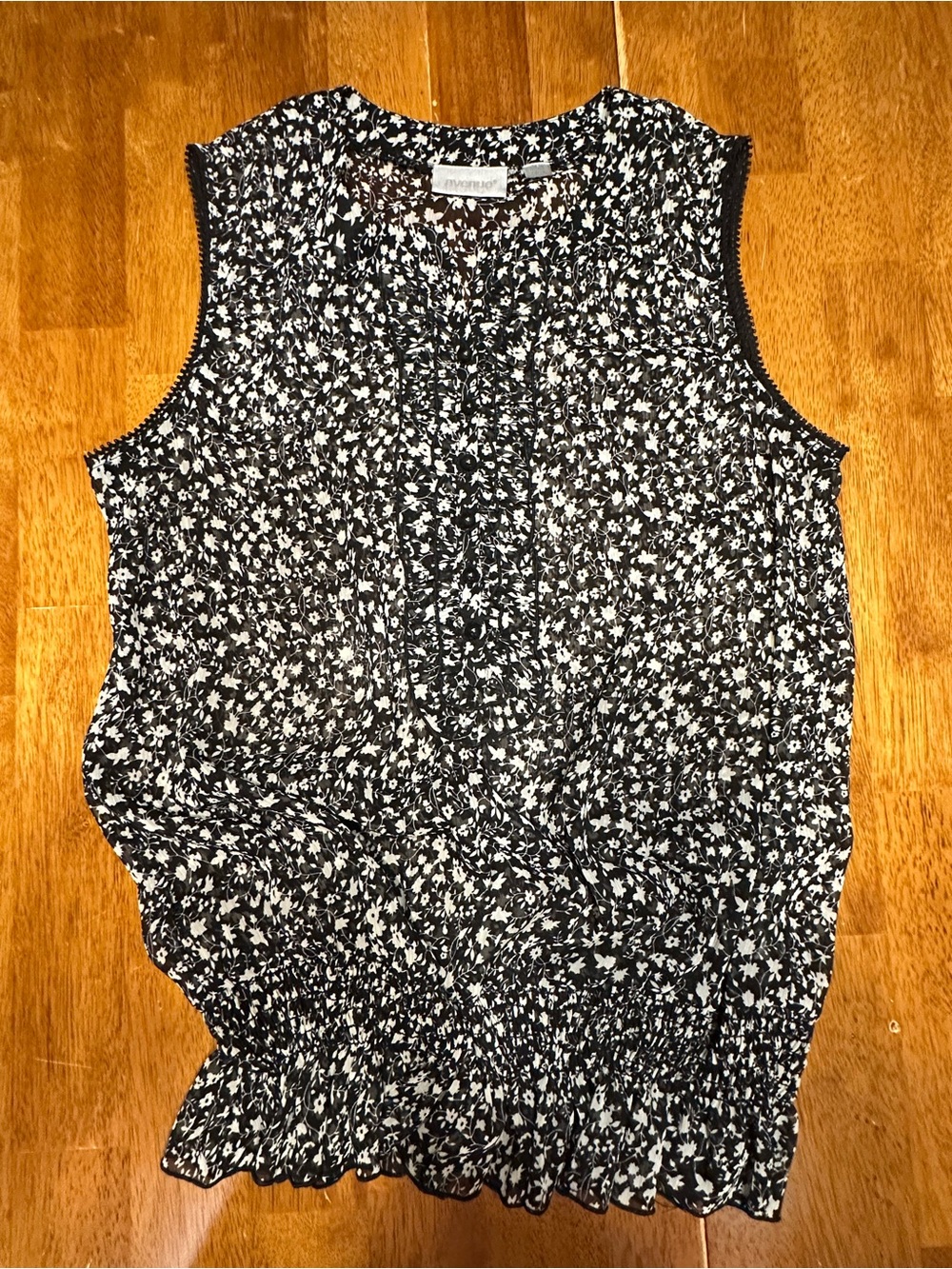 Avenue Black & White Floral Ruffle Sleeveless Blouse Smocked Hem Sz 14/16